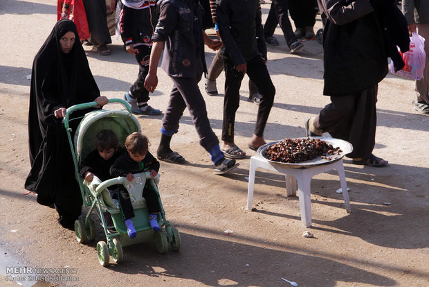 Massive march for Arbaeen Hosseini - 4