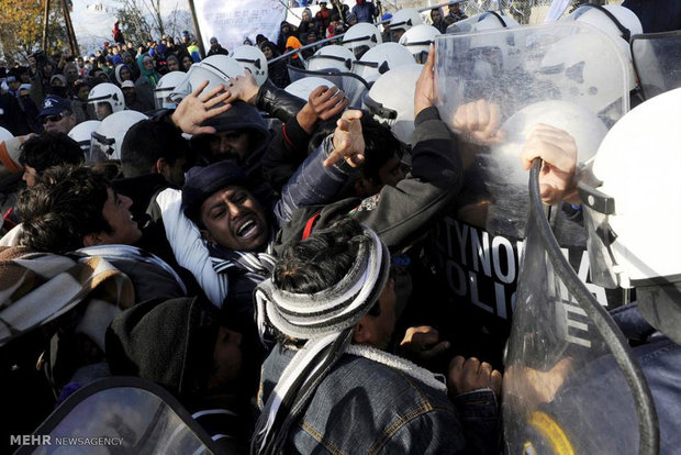 درگیری مهاجران با پلیس مرزی یونان