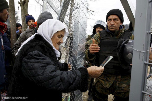 درگیری مهاجران با پلیس مرزی یونان