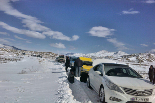 گزارش مهر از تهران برفی/وضعیت تردد در جاده ها چطور است