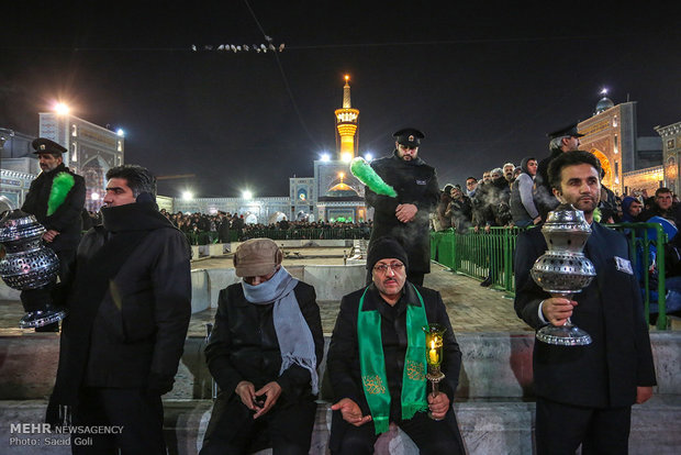 مراسم شام غریبان امام رضا(ع) در حرم رضوی