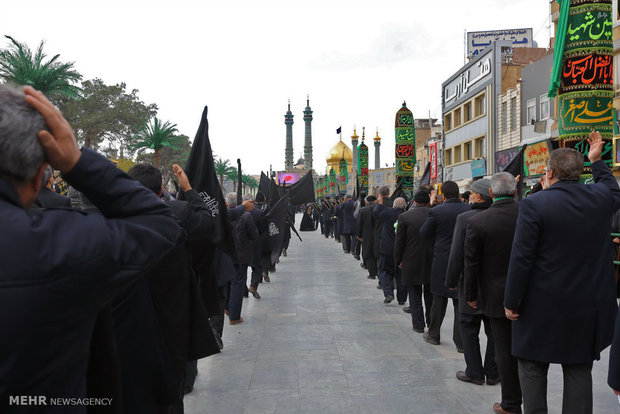 Kutsal Meşhet kentinde İmam Rıza(a.s)'in yas törenleri