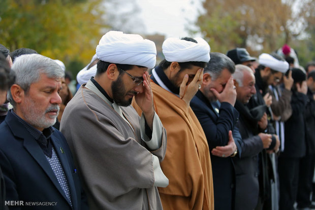 Kutsal Meşhet kentinde İmam Rıza(a.s)'in yas törenleri