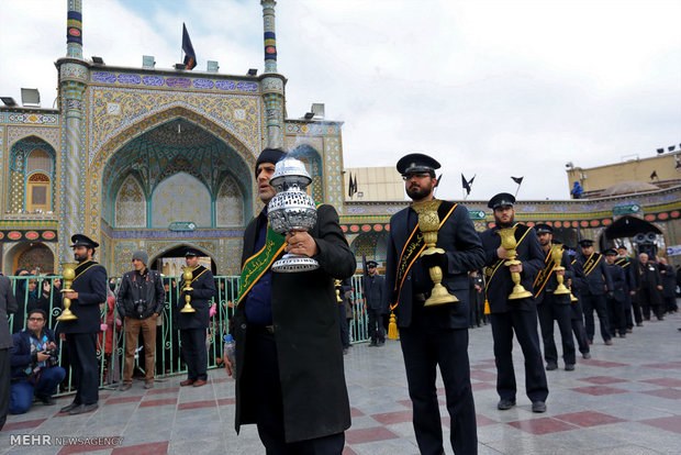 Kutsal Meşhet kentinde İmam Rıza(a.s)'in yas törenleri