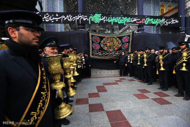 Kutsal Meşhet kentinde İmam Rıza(a.s)'in yas törenleri