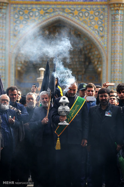 Kutsal Meşhet kentinde İmam Rıza(a.s)'in yas törenleri