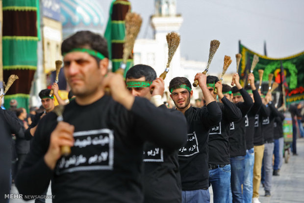 Kutsal Meşhet kentinde İmam Rıza(a.s)'in yas törenleri