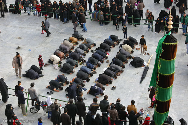 Kutsal Meşhet kentinde İmam Rıza(a.s)'in yas törenleri