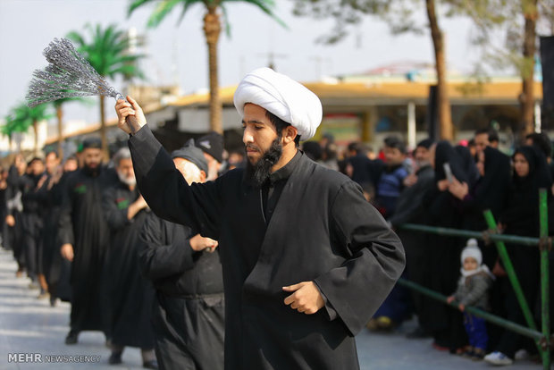 Kutsal Meşhet kentinde İmam Rıza(a.s)'in yas törenleri