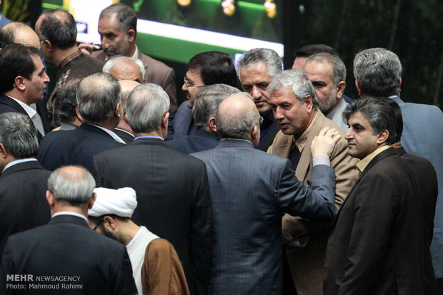 102 İranlı milletvekili Ruhani'yi uyardı