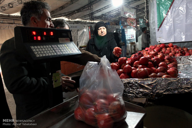 بازار میوه و آجیل در آستانه شب یلدا