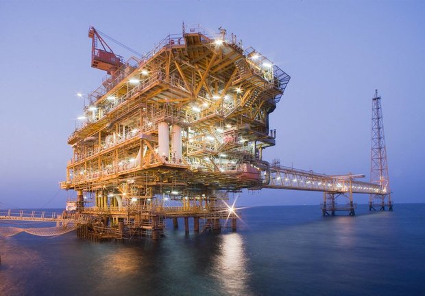 Oil well drilling to mount in Persian Gulf