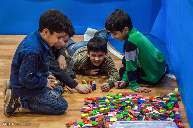 لعبة الدومينو في مدارس ايران