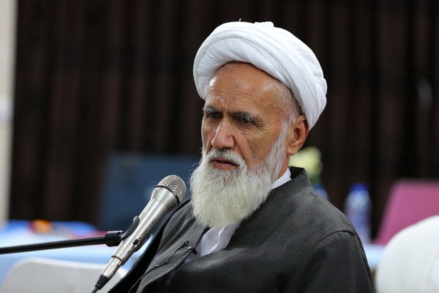 آیتالله حائری شیرازی(ره) مردی از تبار فقاهت و اصول آیتالله حائری شیرازی(ره) مردی از تبار فقاهت و اصول