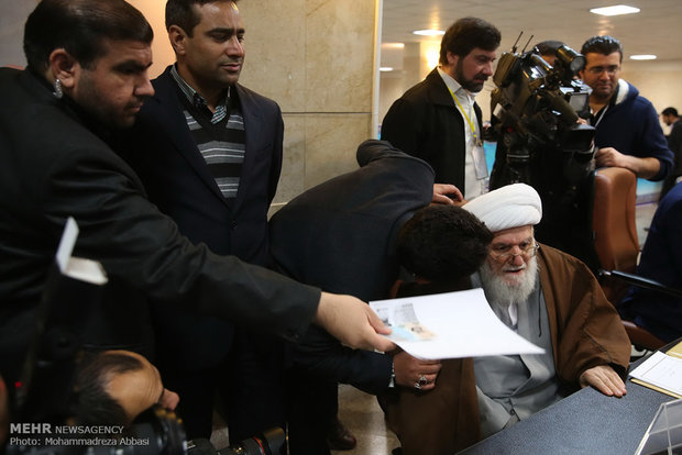 Hopeful candidates register for Assembly of Experts