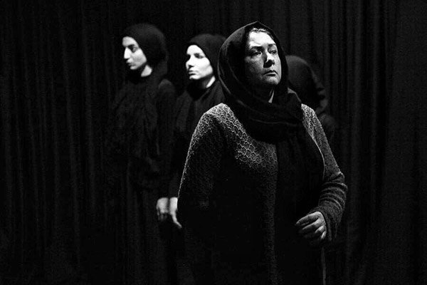 معرفی برگزیدگان مسابقه تئاتر ایران/ «طپانچه خانم» ۳ جایزه گرفت