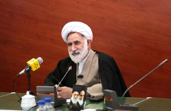 دشمن به دنبال تغییر نگرش و اعتقادات دینی مردم است