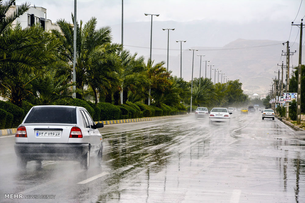 نتیجه تصویری برای بارش باران در جاده های استان های بوشهر و خوزستان