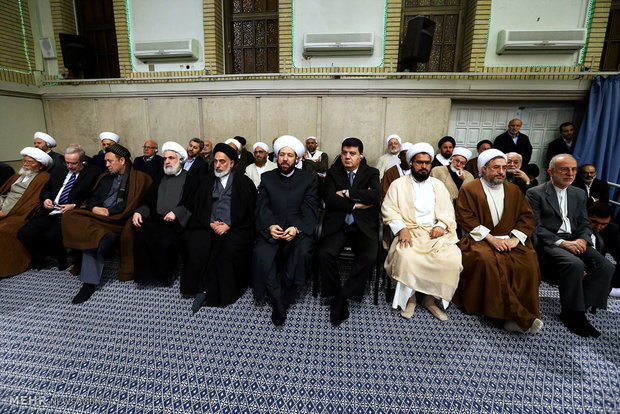 Leader receives participants of Intl. Islamic Unity Confab