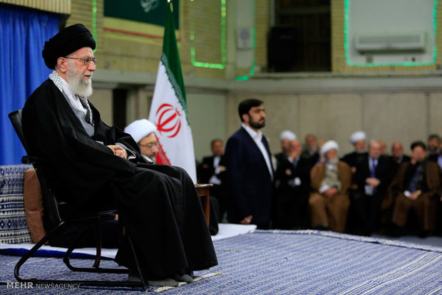 Leader urges scholars to establish modern Islamic civilization