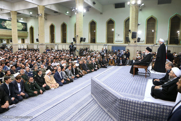 Leader receives participants of Intl. Islamic Unity Confab