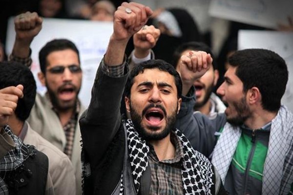 تجمع دانشجویان مقابل سفارت عربستان در اعتراض به اعدام شیخ نمر
