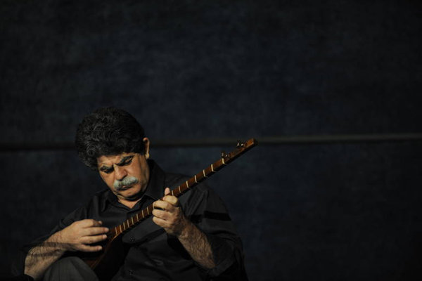 تشکر نوازنده تنبور از بانی رویدادی که مهم شد/ قصه یک جشنواره زیبا تشکر نوازنده تنبور از بانی رویدادی که مهم شد/ قصه یک جشنواره زیبا