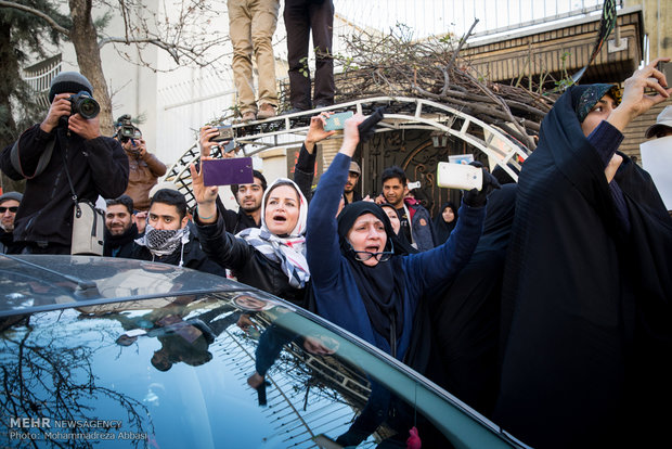 تجمع طلابي امام السفارة السعودية استنكارا لجريمة اعدام الشيخ النمر 