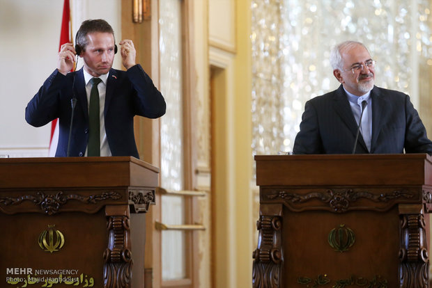 Zarif, Danish FM press conference 