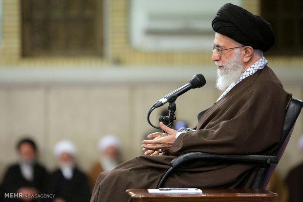 لقاء ائمة جمعة البلاد مع قائد الثورة الاسلامية