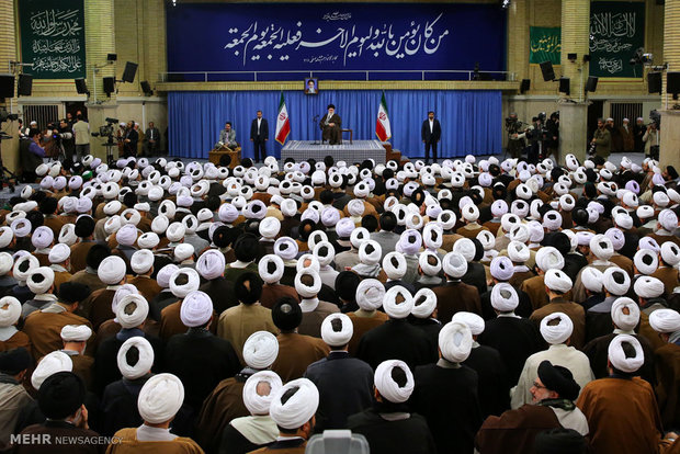 لقاء ائمة جمعة البلاد مع قائد الثورة الاسلامية
