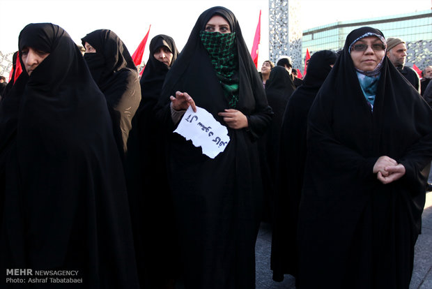 تجمع مردم  در اعتراض به اعدام شیخ نمر در میدان امام حسین