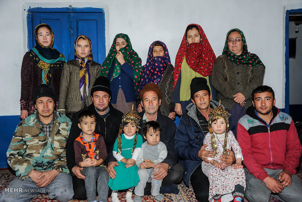 عکس یادگاری از یک خانواده ترکمن در روستای دویدوخ شهرستان رازوجرگلان استان خراسان شمالی