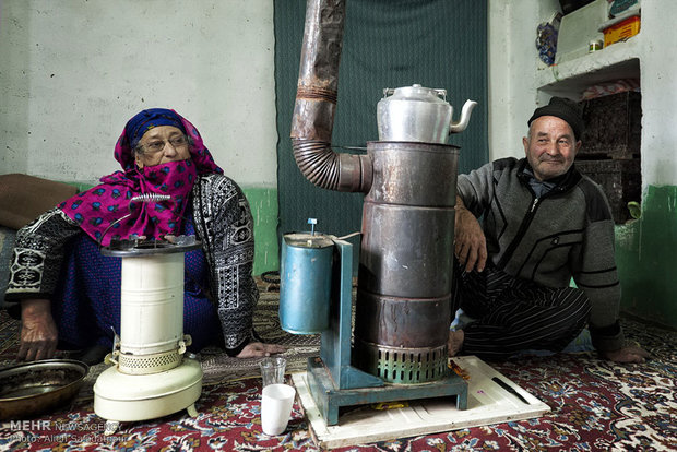 زوج سالمند در روستای دویدوخ شهرستان رازوجرگلان استان خراسان شمالی