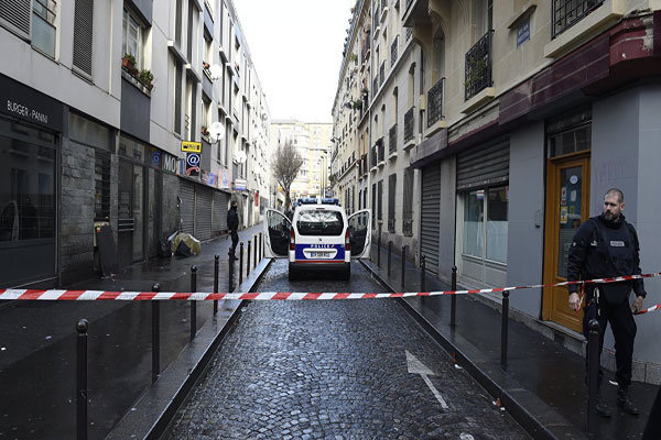 پلیس فرانسه مردی را به ظن ارتکاب حمله انتحاری به قتل رساند  
