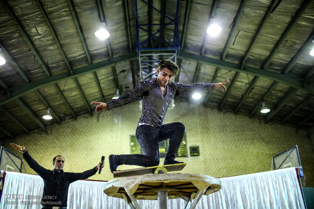 اجرای سیرک بدون حیوانات در آسایشگاه خیریه کهریزک