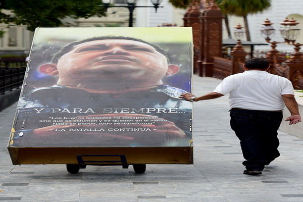 تصاویر «هوگو چاوز» و «سیمون بولیوار» از مجلس ونزوئلا خارج شد