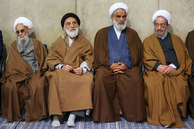 Leader receives people of Qom