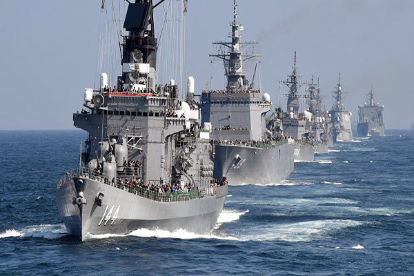 استعراض السفن الحربية للجيش الايراني في الخليج الفارسي وبحر عمان