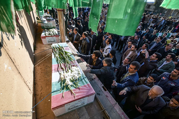 مراسم تشییع پیکر ۹۴ شهید گمنام دوران دفاع مقدس در شیراز