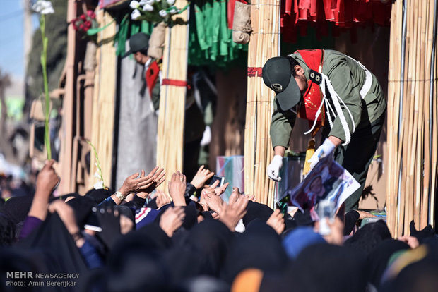 مراسم تشییع پیکر ۹۴ شهید گمنام دوران دفاع مقدس در شیراز