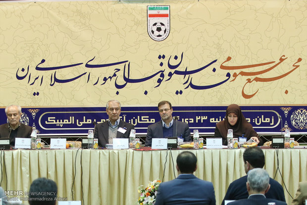 انتخاب رئیس فدراسیون فوتبال بر اساس قواعد جهانی باشد