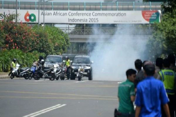 Cakarta'da silahlı ve bombalı saldırılar: En az 7 ölü
