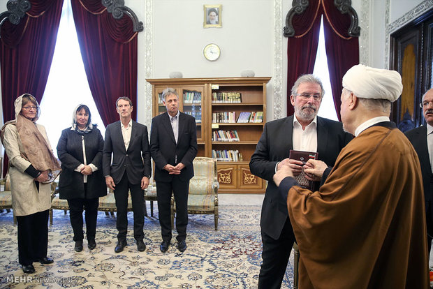 Rafsanjani meets Luxembourgian official 