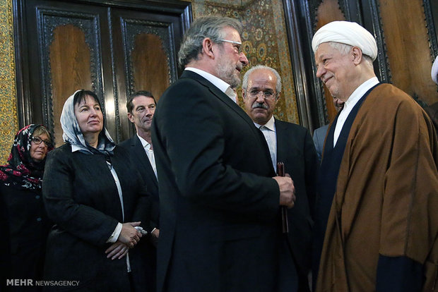 Rafsanjani meets Luxembourgian official 