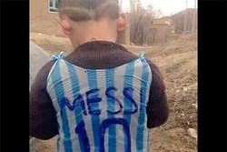 تلاش جهانی برای پیدا کردن پسربچه عراقی با لباس پلاستکی لیونل مسی