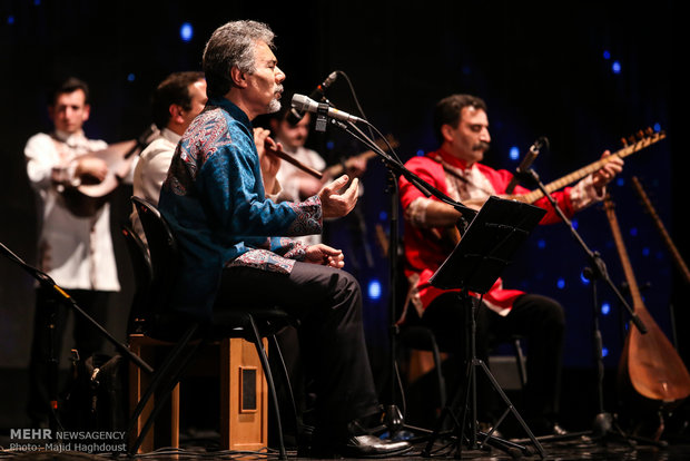 Dalga performs Azeri music inTehran