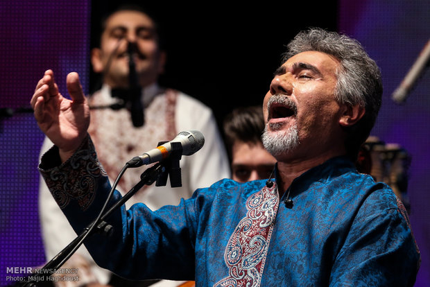 Dalga performs Azeri music inTehran