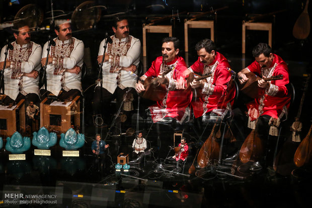 Dalga performs Azeri music inTehran