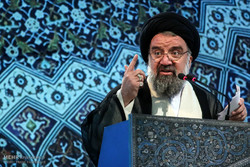 خطيب طهران: خفض تعهدات طهران إزاء الاتفاق النووي هو مطلب الشعب الإيراني